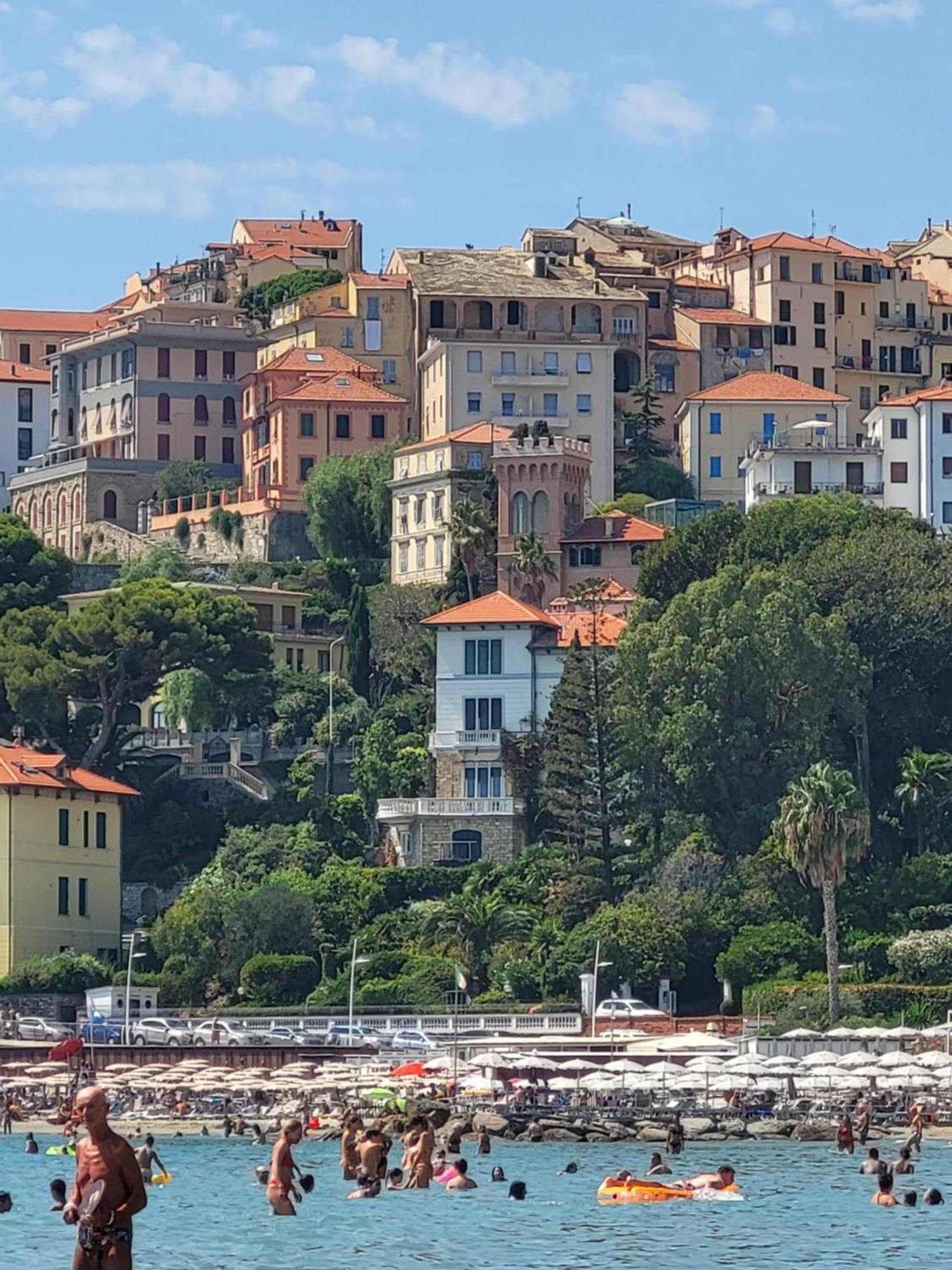 The Shell - New Interior Look But Same Old Charme 200Mt From The Sea With Garden And Parking Nearby Appartement Imperia Buitenkant foto
