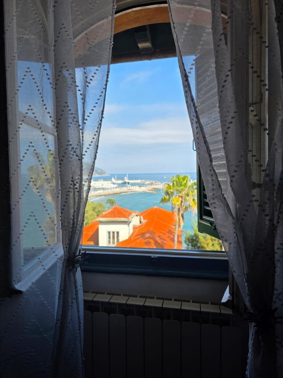 The Shell - New Interior Look But Same Old Charme 200Mt From The Sea With Garden And Parking Nearby Appartement Imperia Buitenkant foto